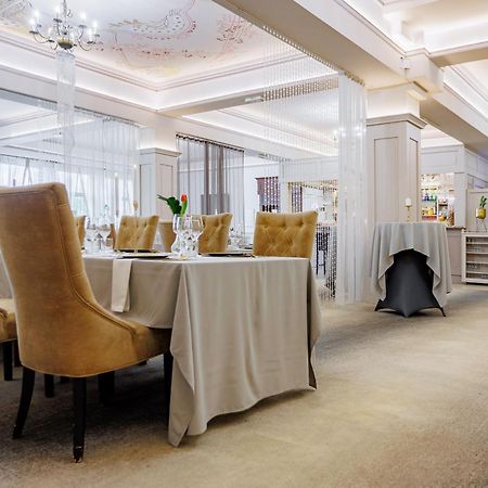 Hotel Cristal Park Dabrowa Tarnowska ภายนอก รูปภาพ