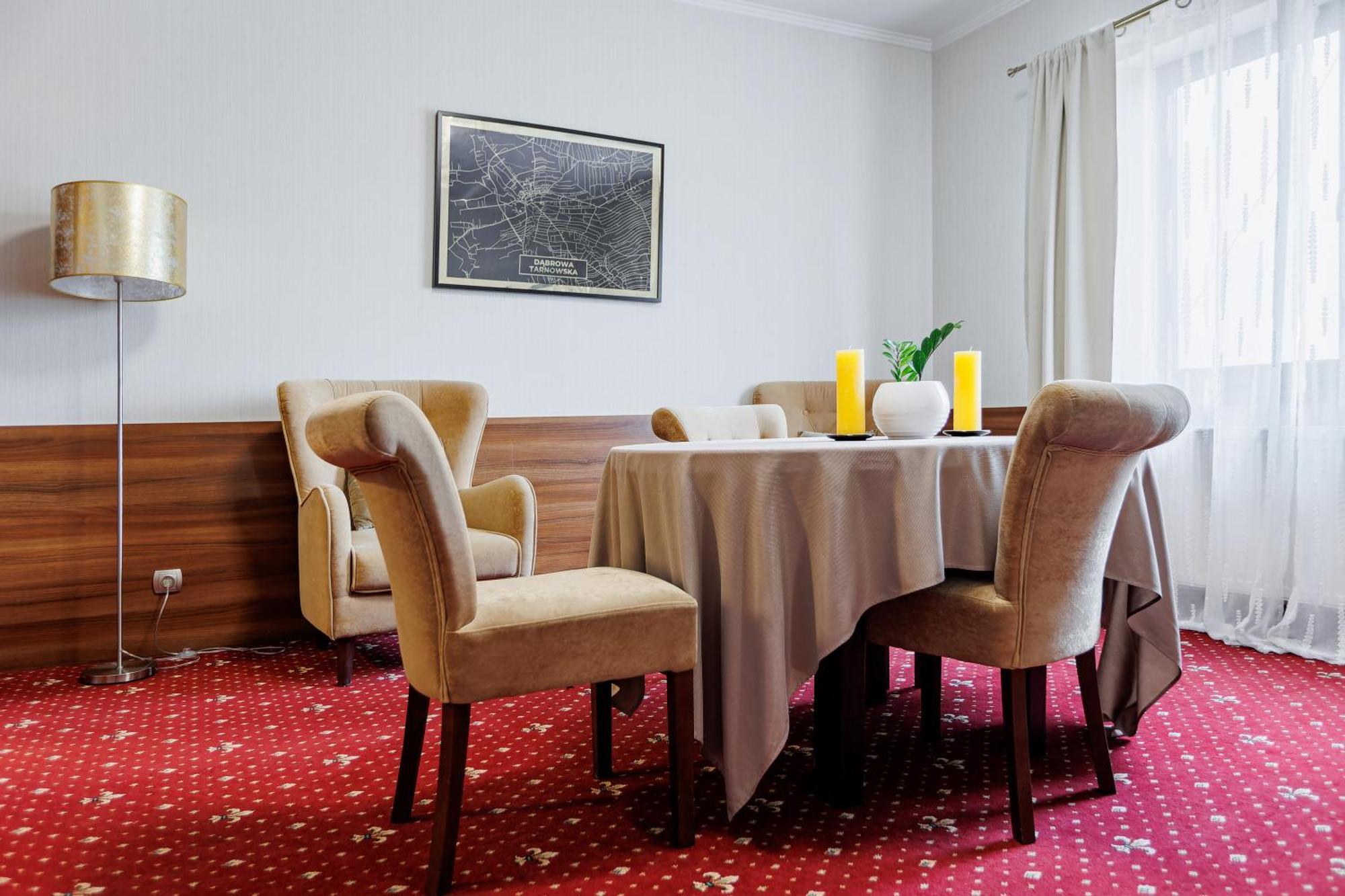 Hotel Cristal Park Dabrowa Tarnowska ภายนอก รูปภาพ