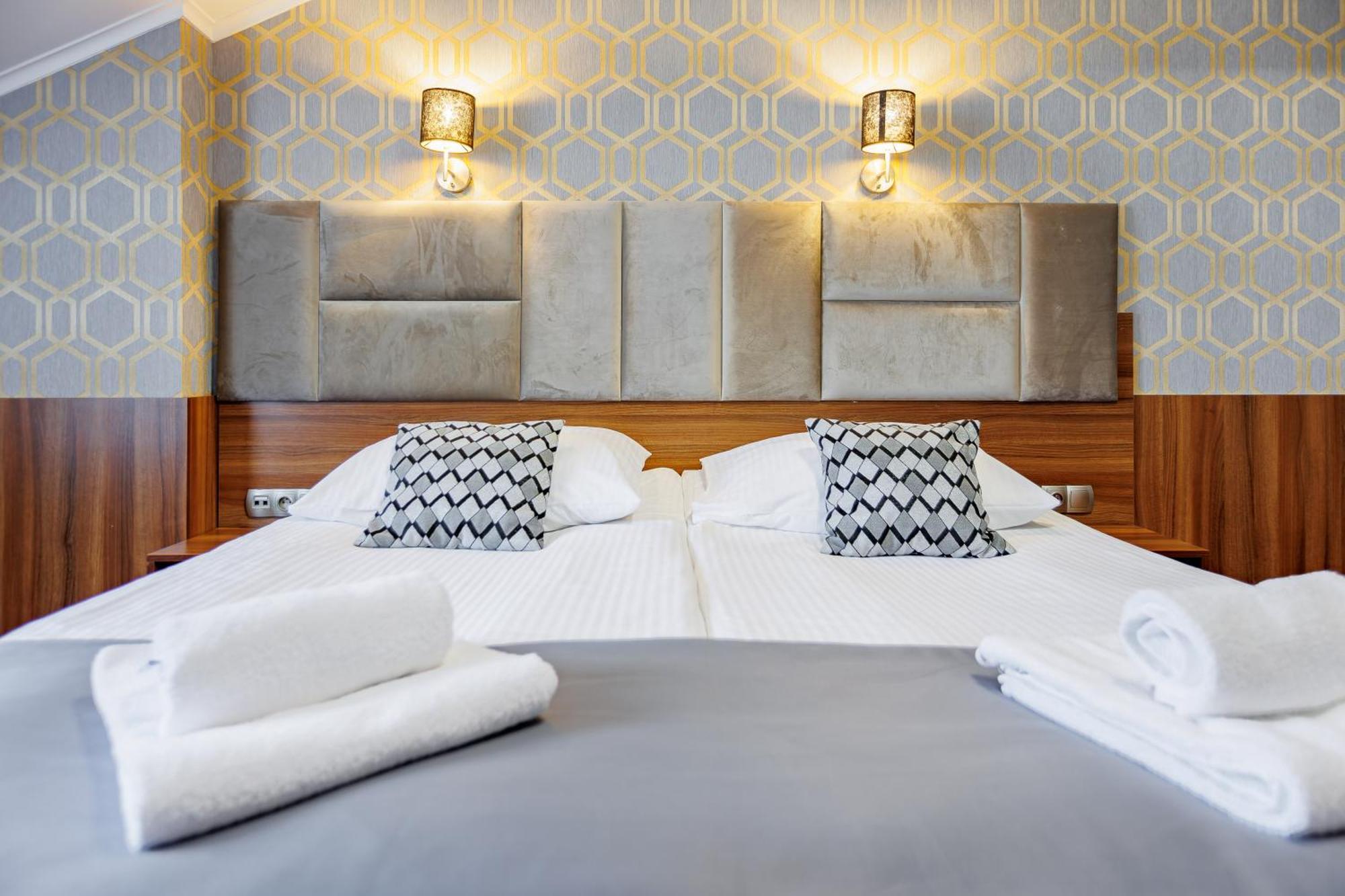 Hotel Cristal Park Dabrowa Tarnowska ภายนอก รูปภาพ