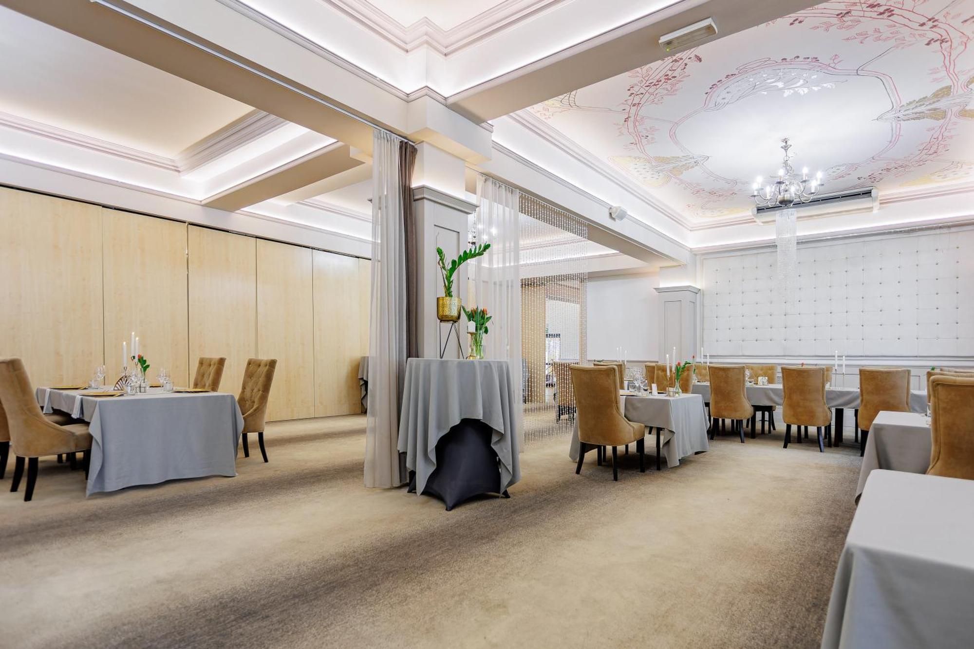 Hotel Cristal Park Dabrowa Tarnowska ภายนอก รูปภาพ