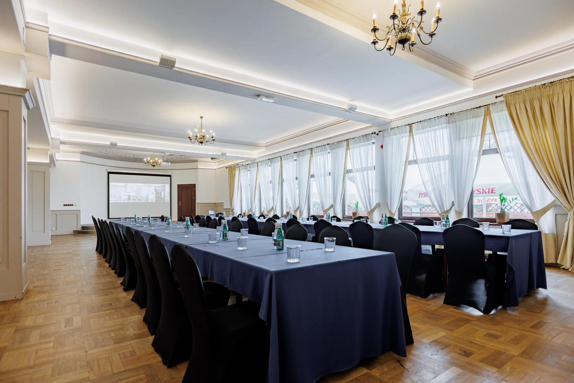 Hotel Cristal Park Dabrowa Tarnowska ภายนอก รูปภาพ