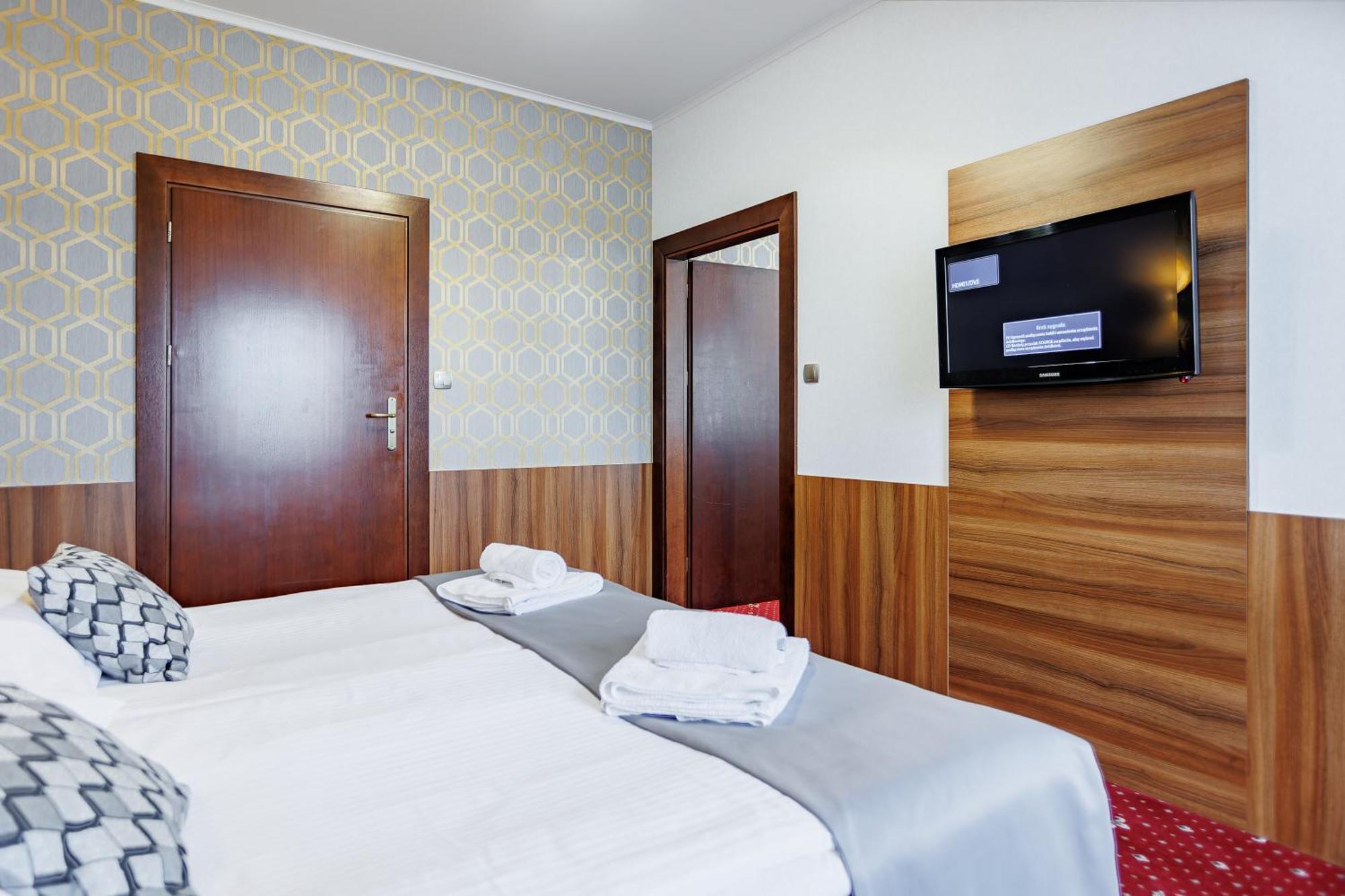 Hotel Cristal Park Dabrowa Tarnowska ภายนอก รูปภาพ