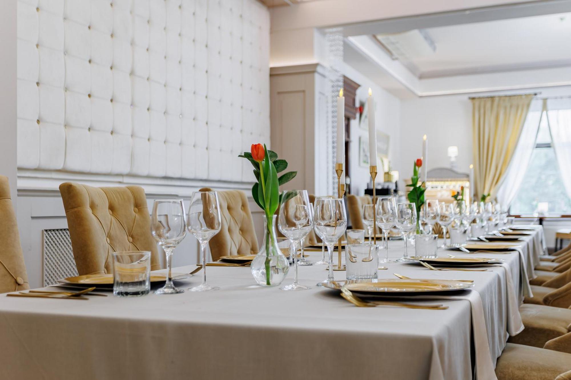 Hotel Cristal Park Dabrowa Tarnowska ภายนอก รูปภาพ