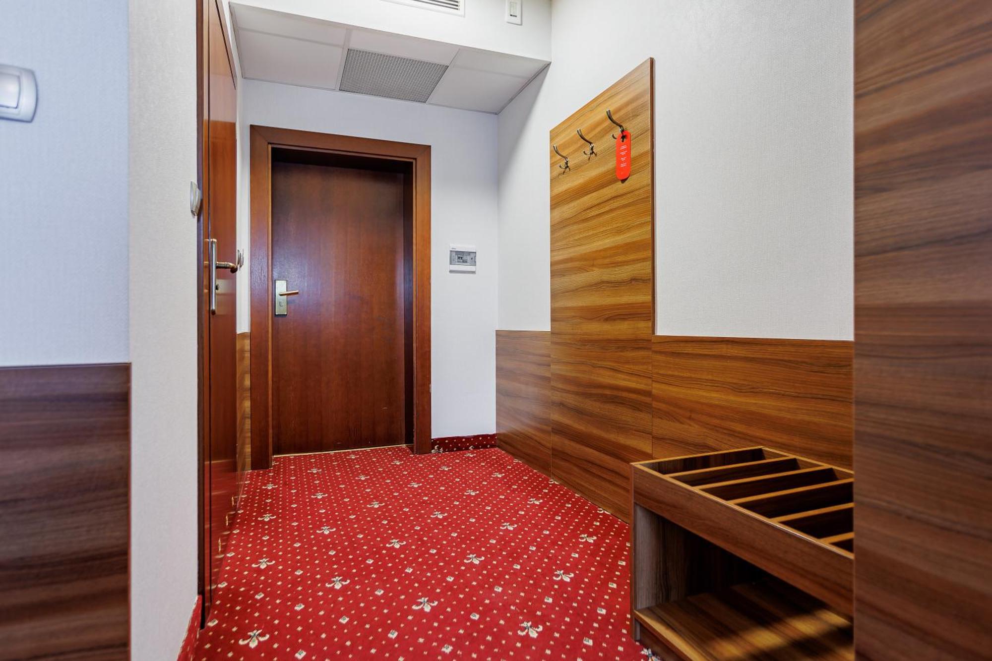 Hotel Cristal Park Dabrowa Tarnowska ภายนอก รูปภาพ