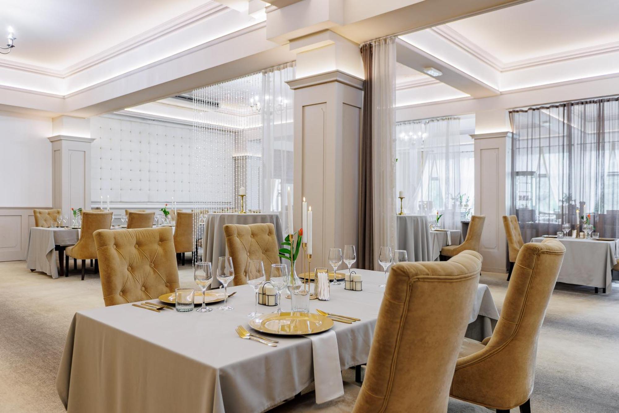 Hotel Cristal Park Dabrowa Tarnowska ภายนอก รูปภาพ