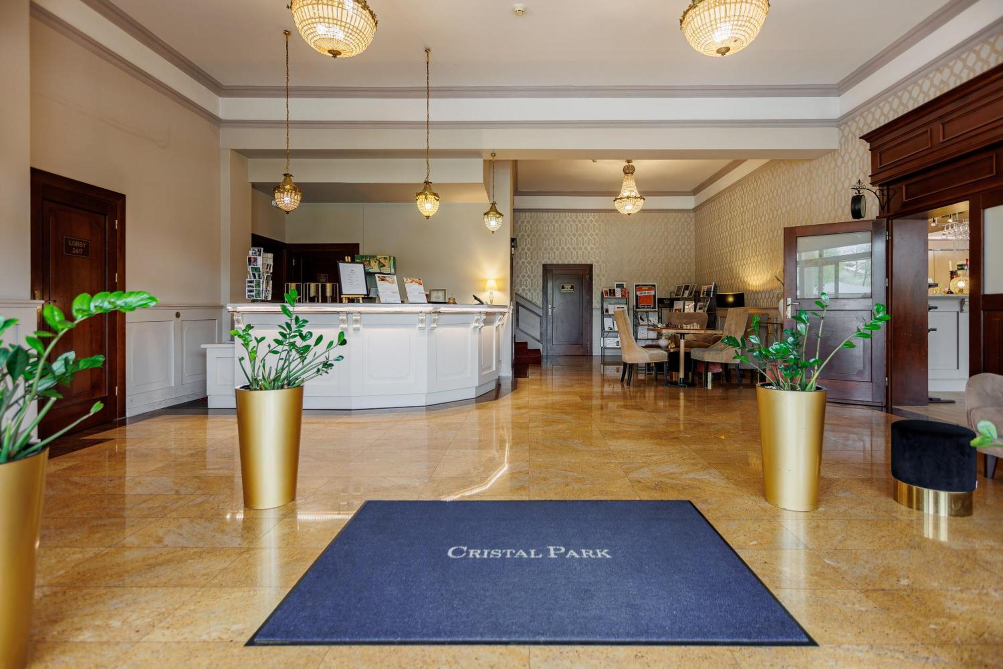 Hotel Cristal Park Dabrowa Tarnowska ภายนอก รูปภาพ