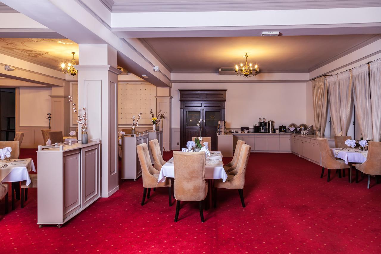 Hotel Cristal Park Dabrowa Tarnowska ภายนอก รูปภาพ