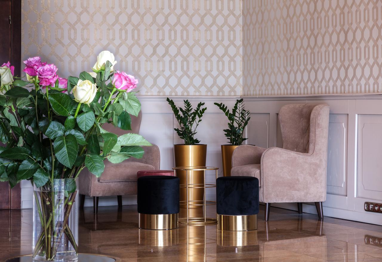 Hotel Cristal Park Dabrowa Tarnowska ภายนอก รูปภาพ